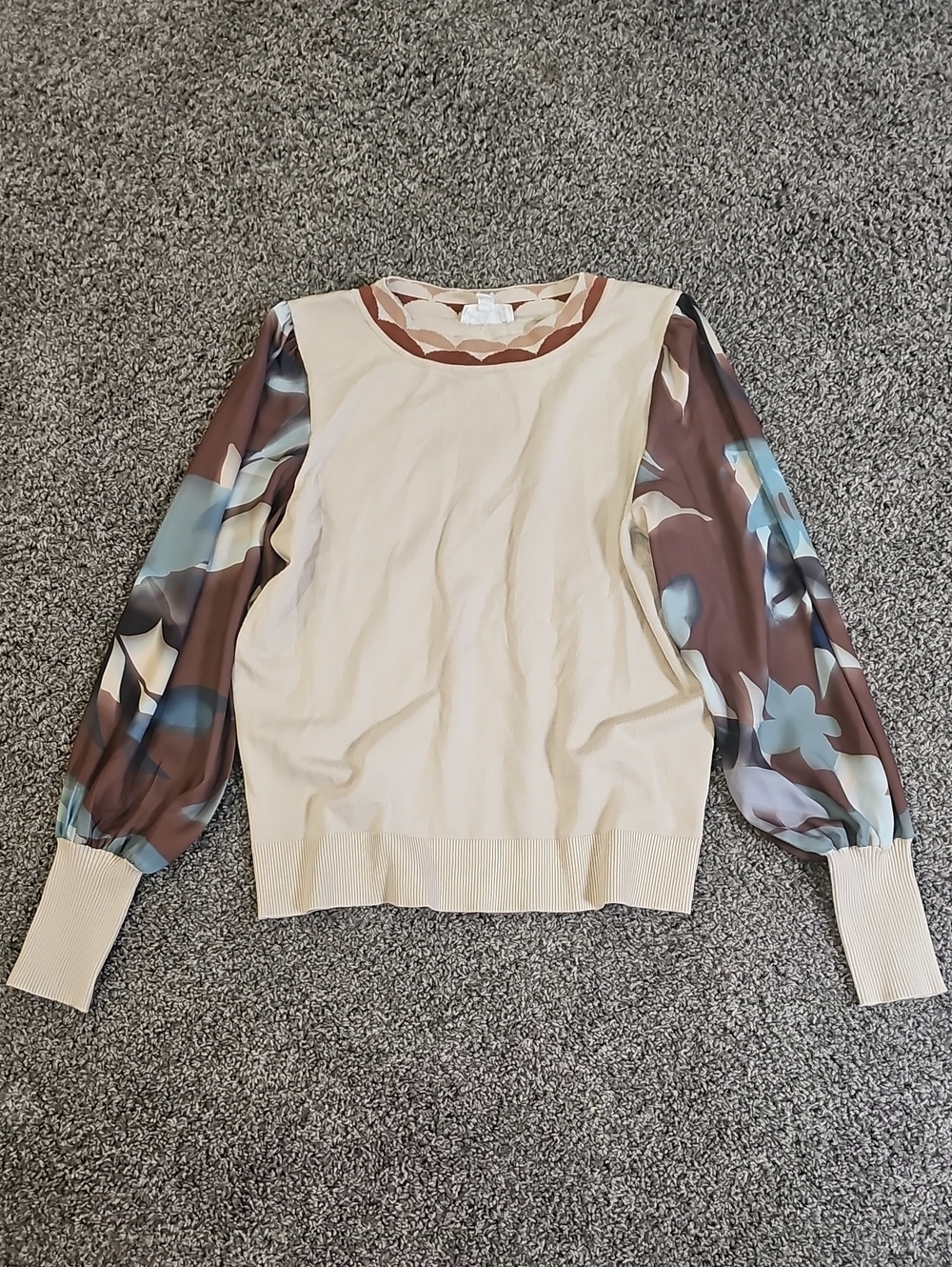 NWOT Rio & Rian Women’s Cream Pullover Top with Floral Sheer Sleeves Large